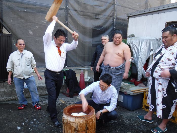 ふれあい広場 餅つき大会 柿沢議員 大嶽部屋力士 17 12 3 三好二 百寿クラブ